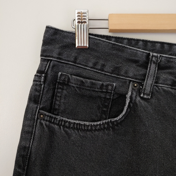 BDG High-Waisted Mom Jeans Washed Black Denim Size 30 Urban Outfitters - Picture 8 of 16